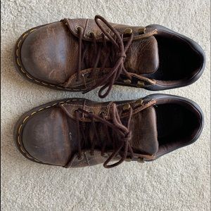 Dr martens, like new, vintage look men 10 women 11